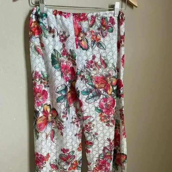 Becca Floral Crochet Slit Wide Leg‎ Pants Medium - Picture 11 of 15